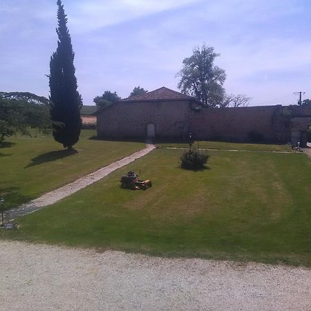 Bed and Breakfast Pierre Deluen Domaine De La Grange De Quaire Chassenon Esterno foto