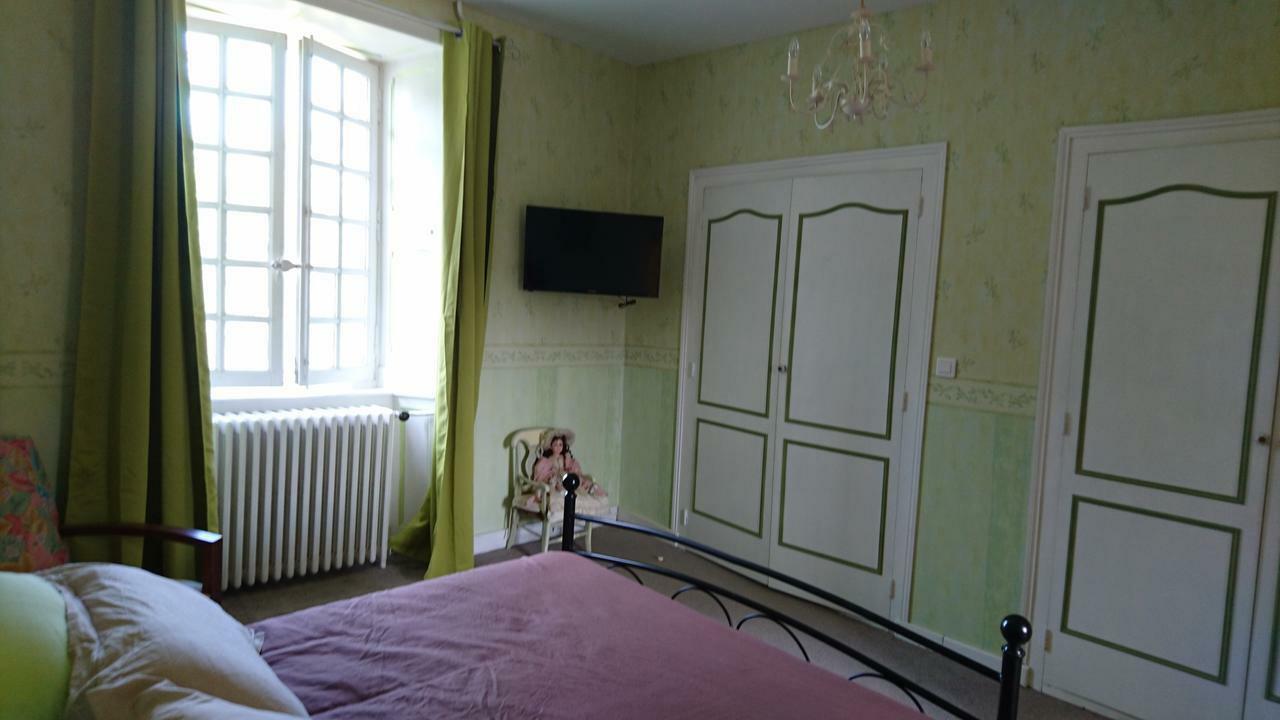 Bed and Breakfast Pierre Deluen Domaine De La Grange De Quaire Chassenon Esterno foto