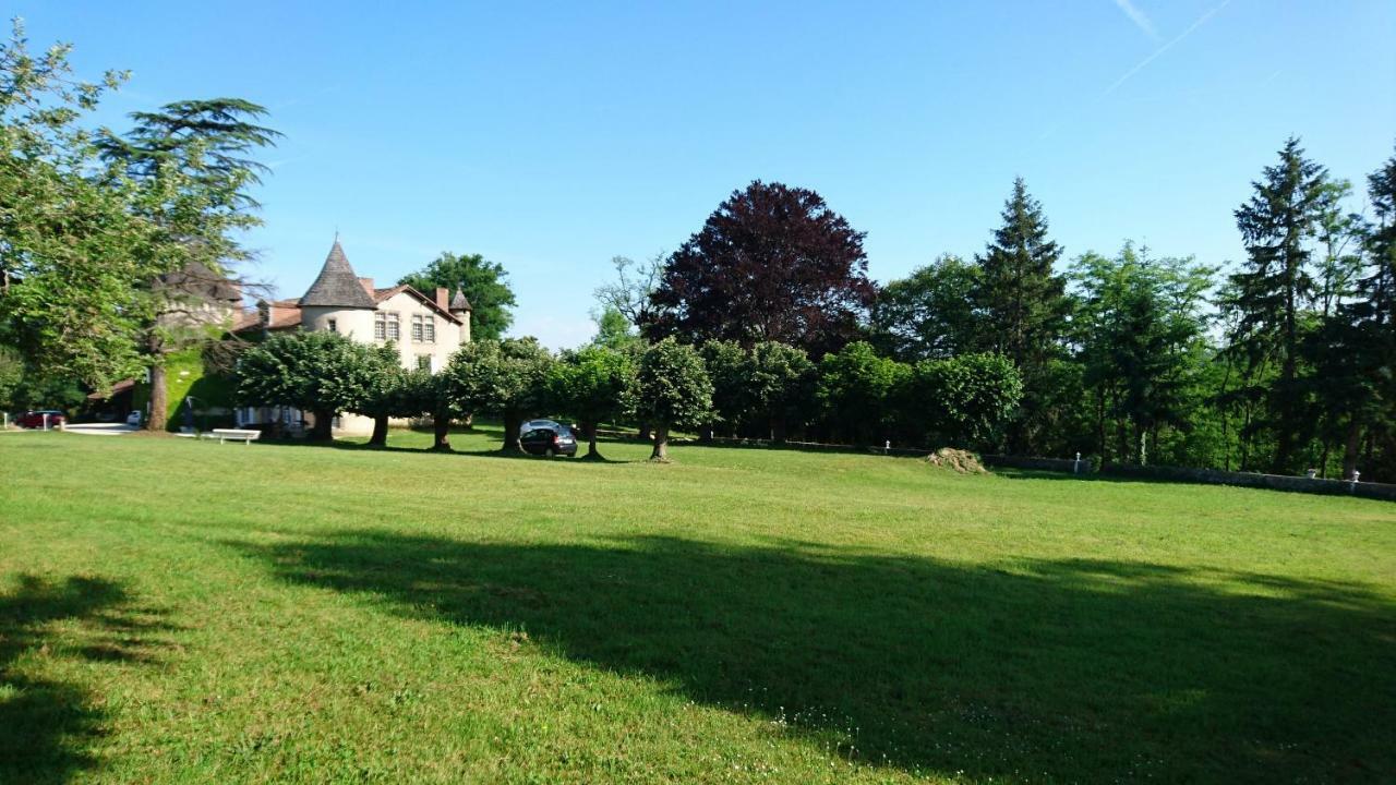 Bed and Breakfast Pierre Deluen Domaine De La Grange De Quaire Chassenon Esterno foto