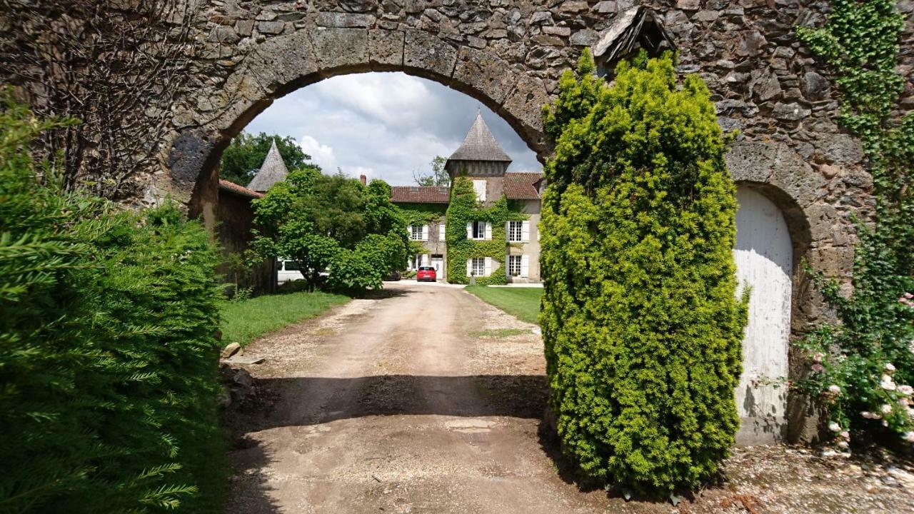 Bed and Breakfast Pierre Deluen Domaine De La Grange De Quaire Chassenon Esterno foto